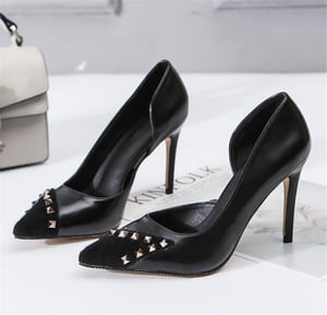 sandália com spikes