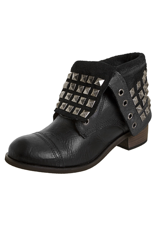 botinha com spikes